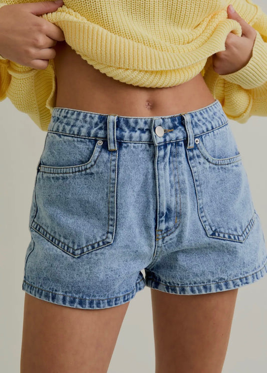 Mid Rise Shorts with Pocket Detail